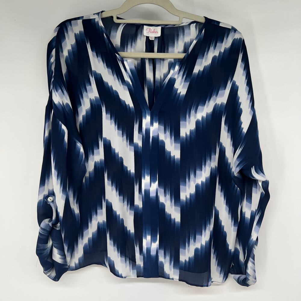 Parker 100% Silk Chevron Print Blouse Women's Size L Blue White Roll Tan Sleeve